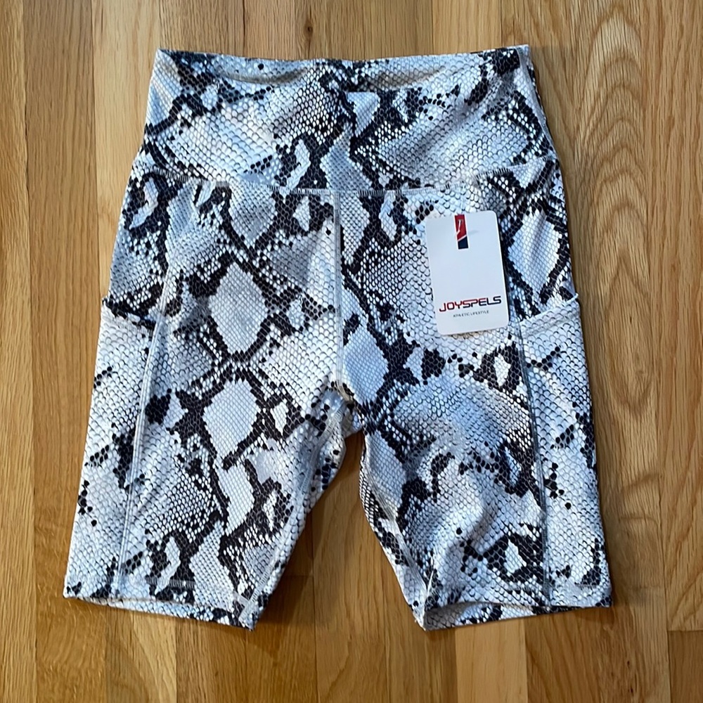 NWT JOYSPELS Biker Short w/ Pockets High Waist Size Medium